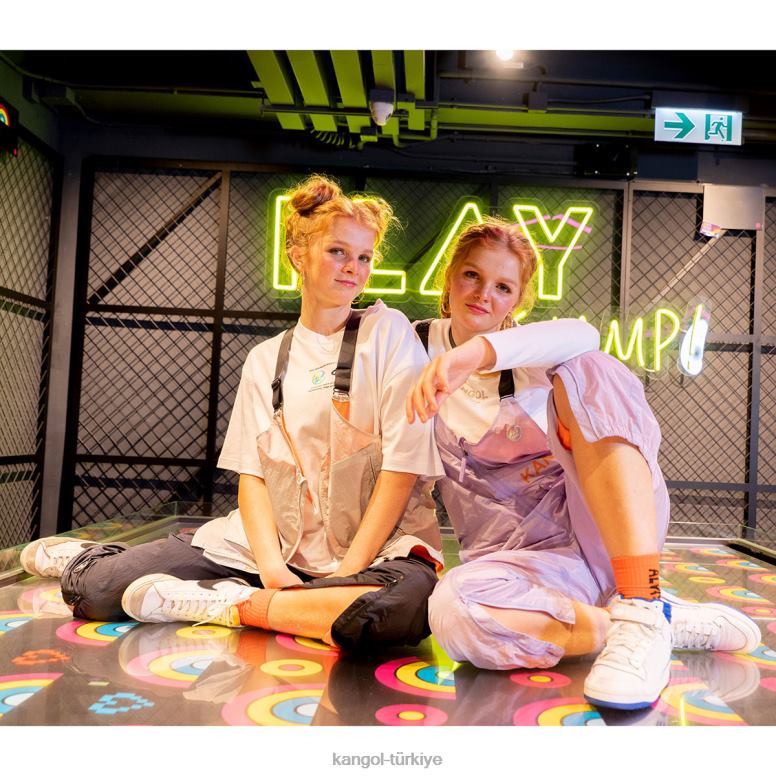 Kangol üniseks uzay roketi grafik tee HZ6F01199